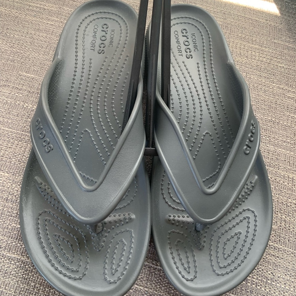 Crocs sandals Men’s size 9 woman’s size 11 gray iconic comfort